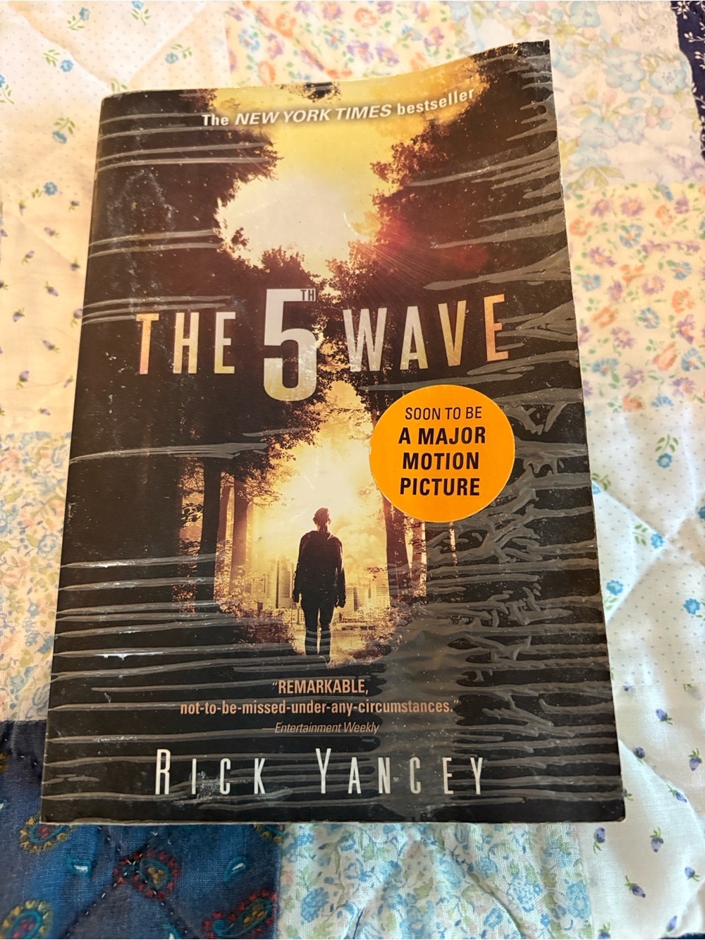 The 5th Wave by Rick Yancey — Paperback Book, Black & Amber Cover